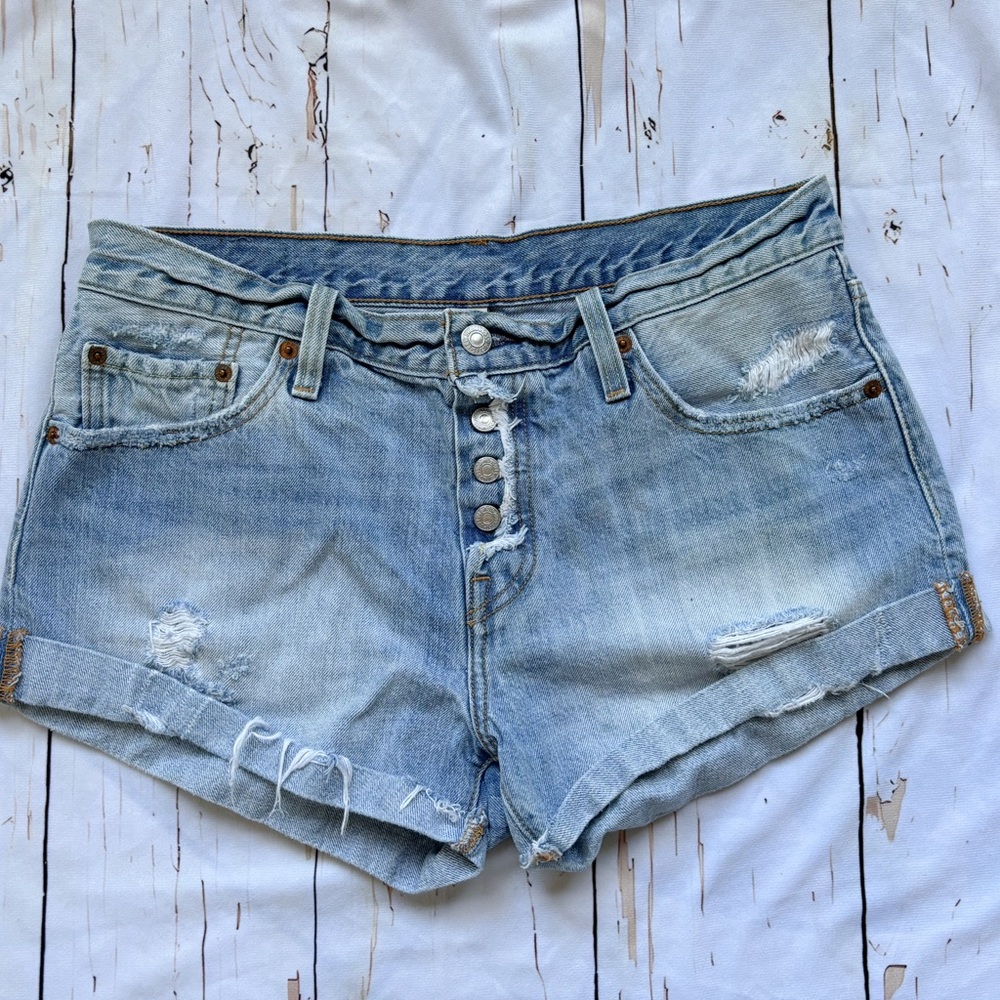 Levi’s Light Wash Denim Shorts